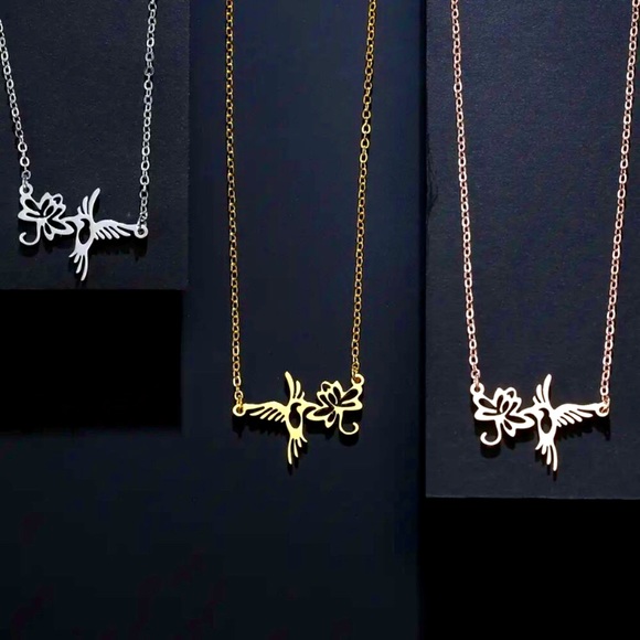 ⚜️[𝟯/$𝟭𝟴]⚜️NEW Hummingbird Charm Stainless Steel Necklace - Picture 4 of 8